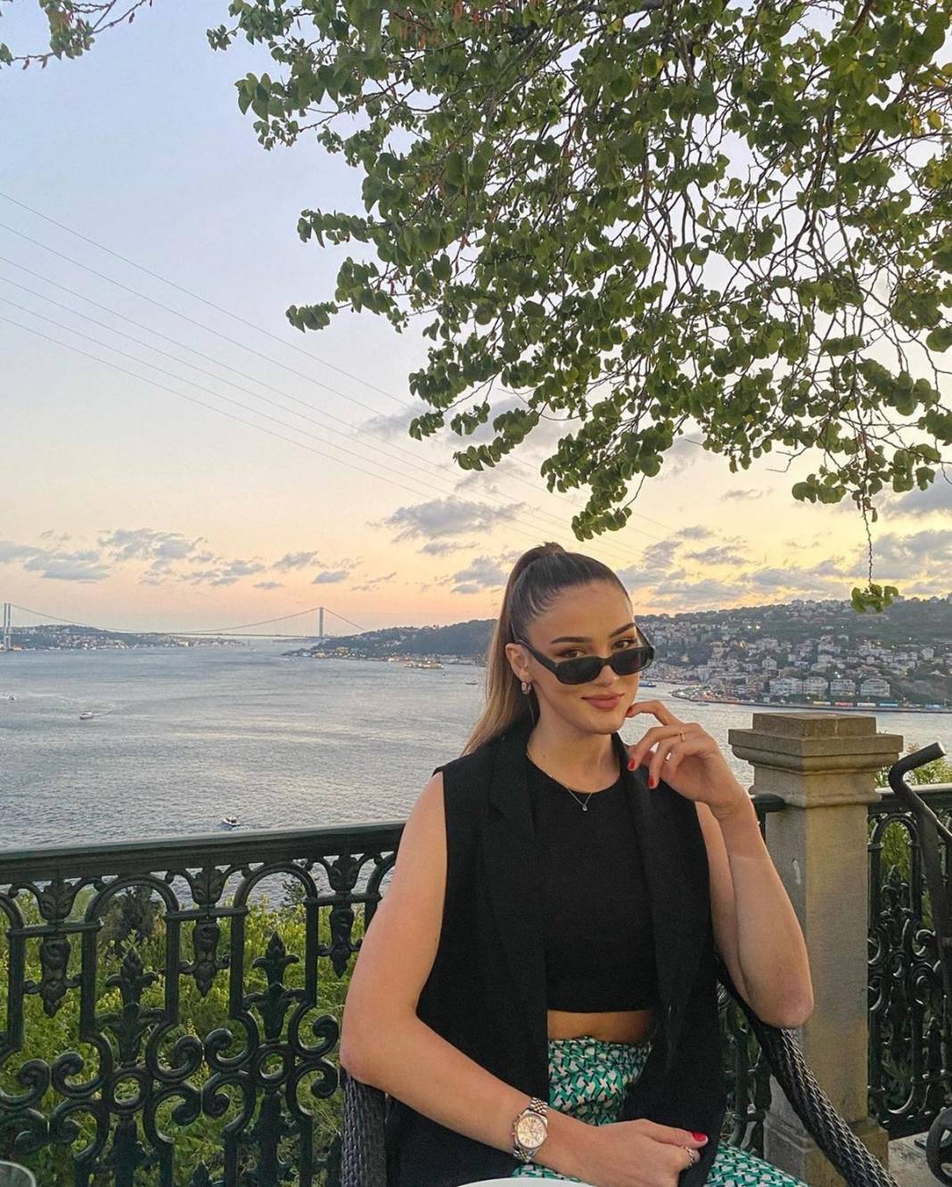 Zehra Güneş dekolteli fotoğraf paylaştı, sosyal medya yıkıldı! Yüz binlerce kez beğenildi, herkesi kendine hayran bıraktı 3